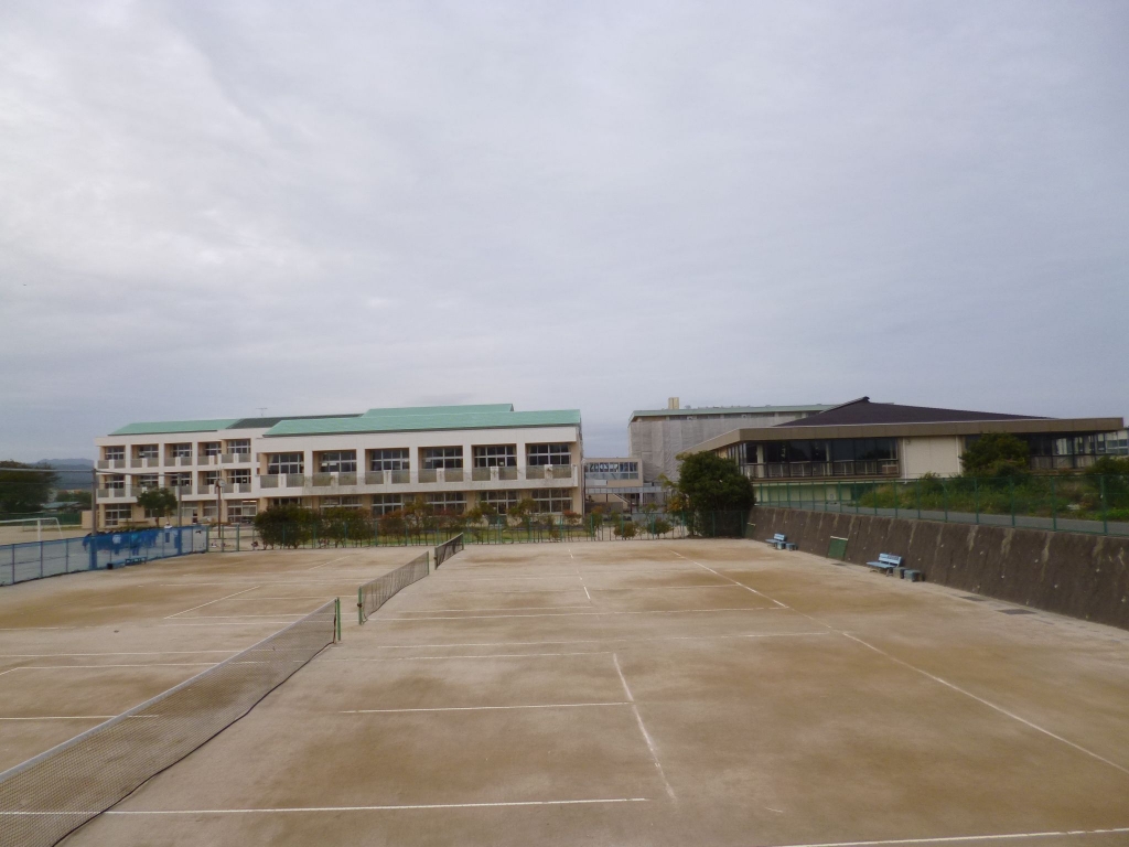 【ＣＯーＭＩＫＡシエナ館の中学校】