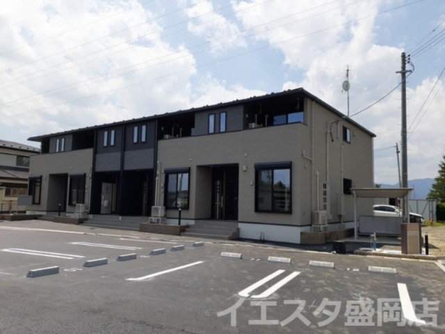 紫波町平沢字長尾沢築1年の建物外観
