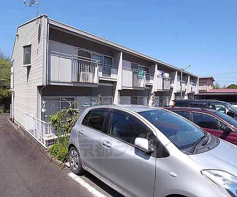 京都市伏見区日野西大道町のアパートの建物外観