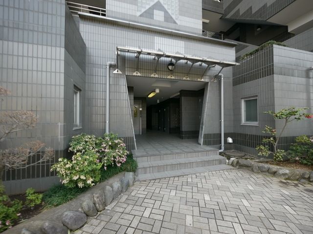 【さいたま市大宮区三橋のマンションのエントランス】