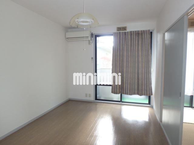 居室・リビング　大きな窓がある６帖の洋室です。