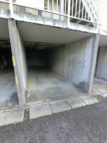 【印旛郡酒々井町本佐倉のアパートの駐車場】