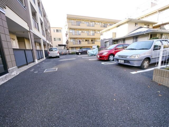 【さいたま市中央区上峰のマンションの駐車場】