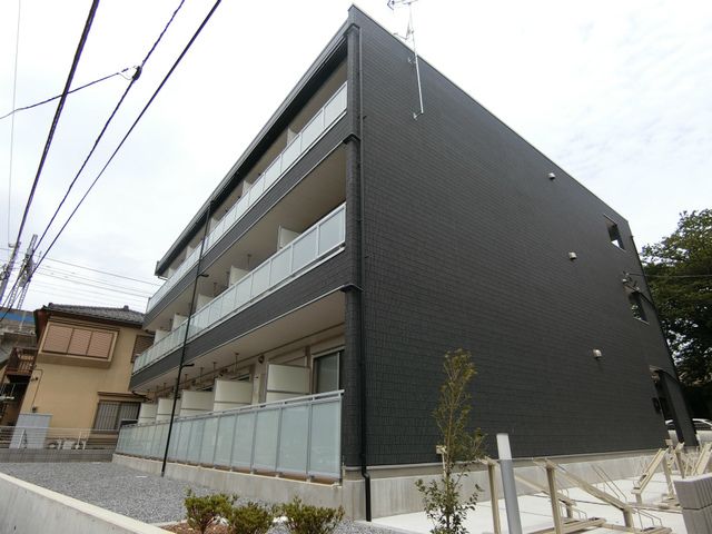 鎌ケ谷市道野辺本町のマンションの建物外観