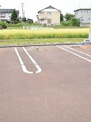 【ライフ　Ｅの駐車場】