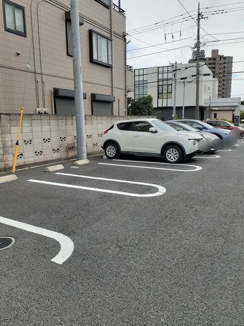 【ヴィラ　デル　ソルの駐車場】