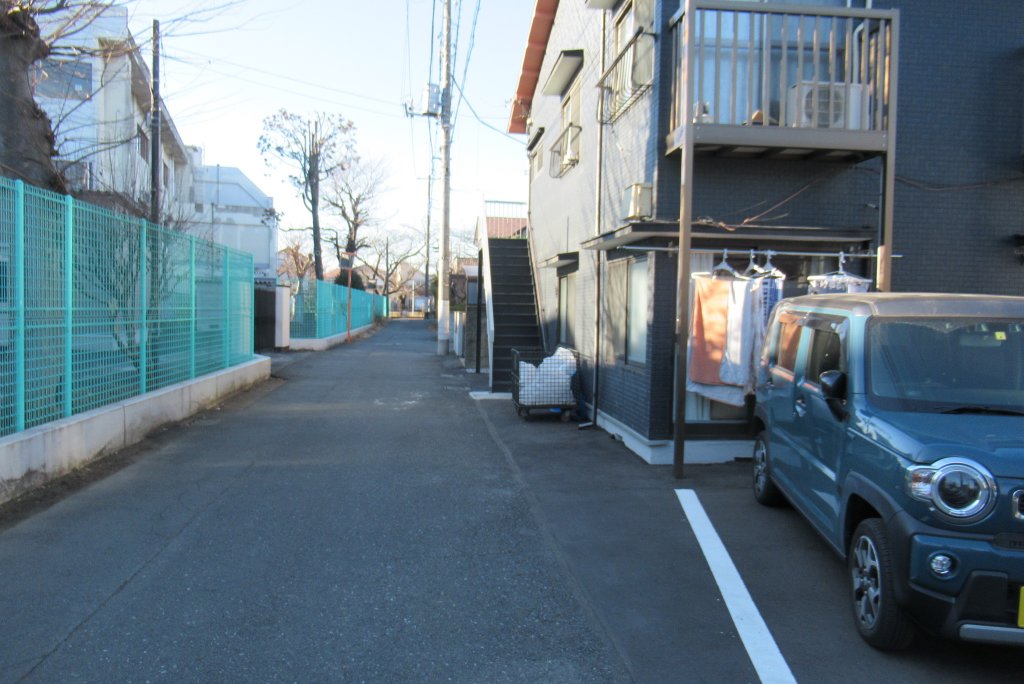 【立川市上砂町のアパートの駐車場】