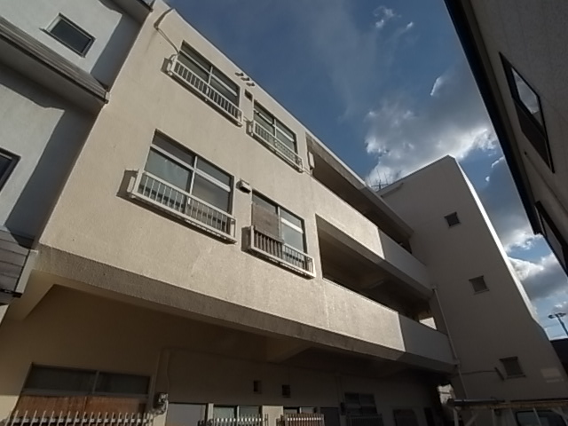 【吉田マンションの建物外観】