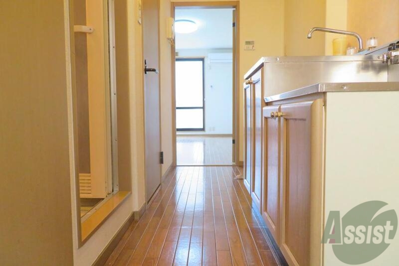 玄関　玄関から見たお部屋のお写真ですね。