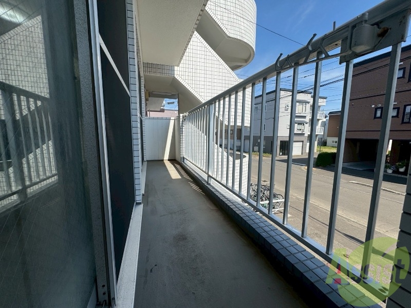 バルコニー　バルコニーが付いていますので一息ついてみてはいかがですか。