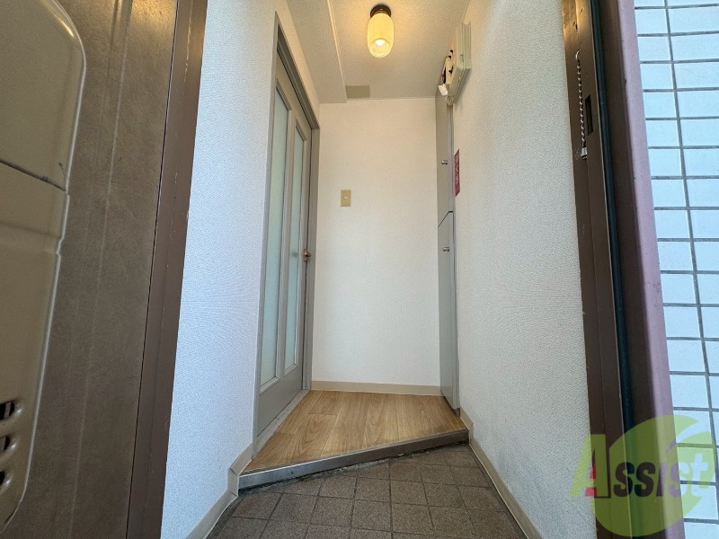 玄関　玄関の様子です。明るい印象ですね。気分もあがりそう。