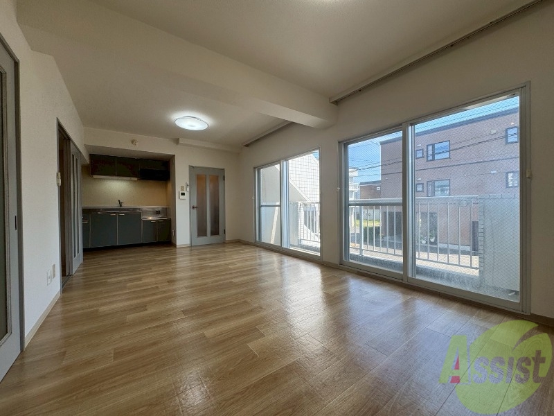 居室・リビング　広くてキレイなお部屋が広がっていて、充実した生活が送れそう。