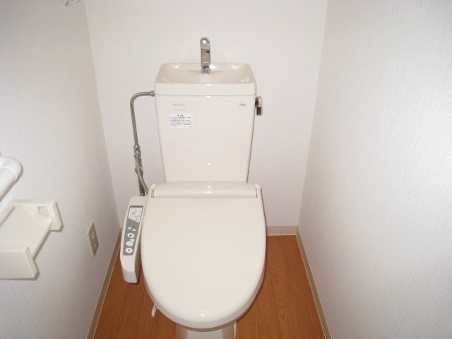 トイレ　同物件、別号室のものです。