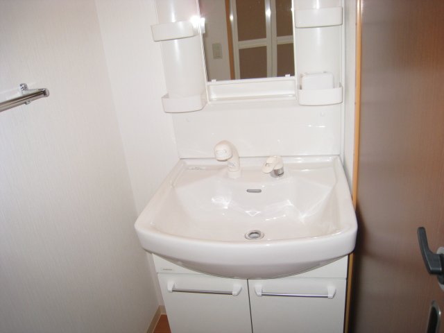 洗面設備　同物件、別号室のものです。