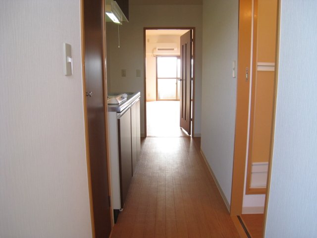 玄関　同物件、別号室のものです。