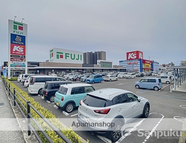 スーパー　フジ藤原店（スーパー）まで402m