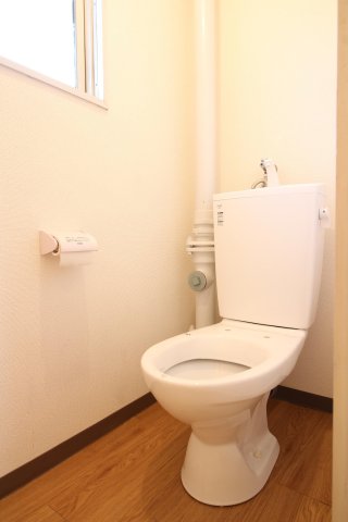 トイレ　温水洗浄便座入荷待ち中です。
