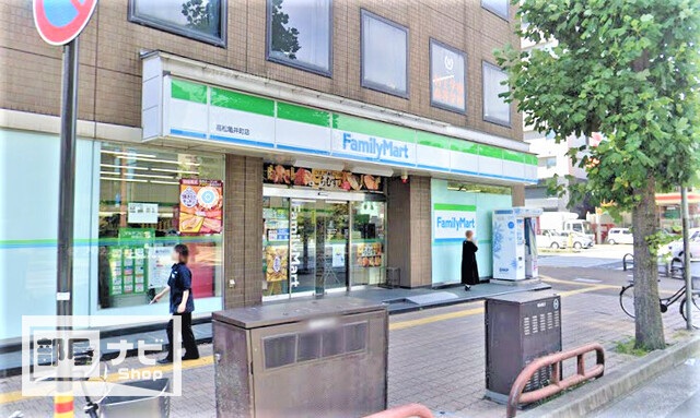 コンビニ　ファミリーマート高松亀井町店（コンビニ）まで221m