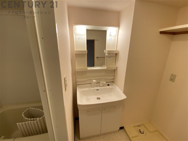 洗面設備　洗髪洗面化粧台付きです