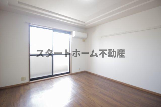 居室・リビング　こちらの居間で趣味の時間をお楽しみください