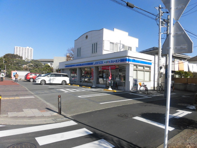 コンビニ　ローソン×スリーエフ（コンビニ）まで487m