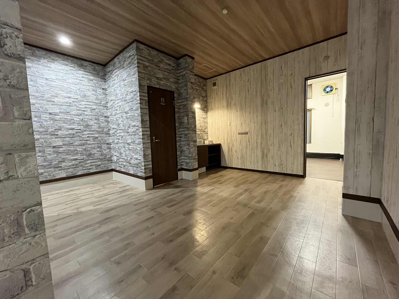 居室・リビング　原状優先