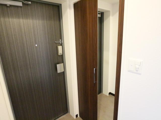 玄関　十分な収納スペースがあります