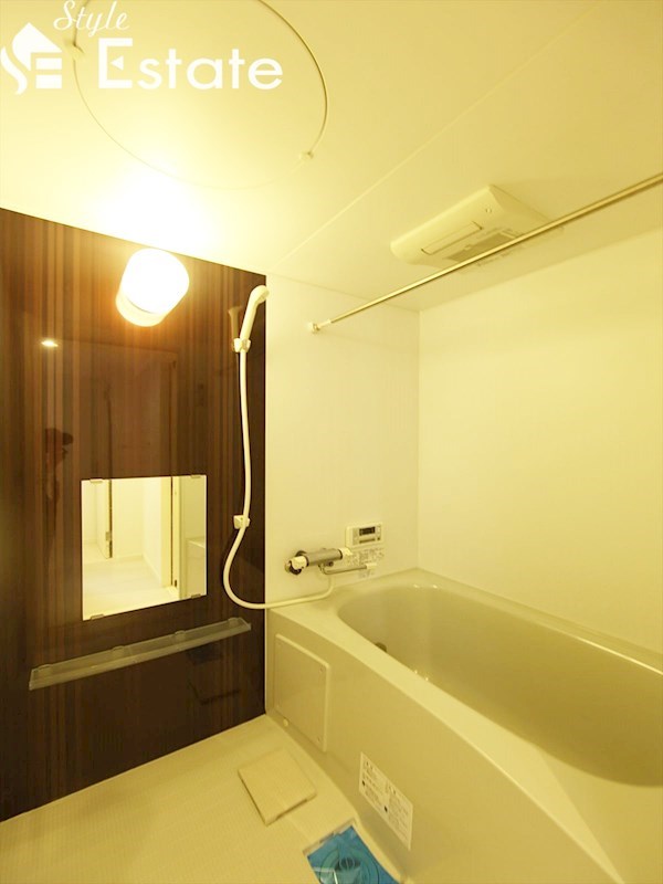 バス・シャワールーム　バスルーム　追い焚き機能付き　別間取り写真