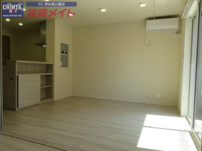 居室・リビング　同物件別部屋写真