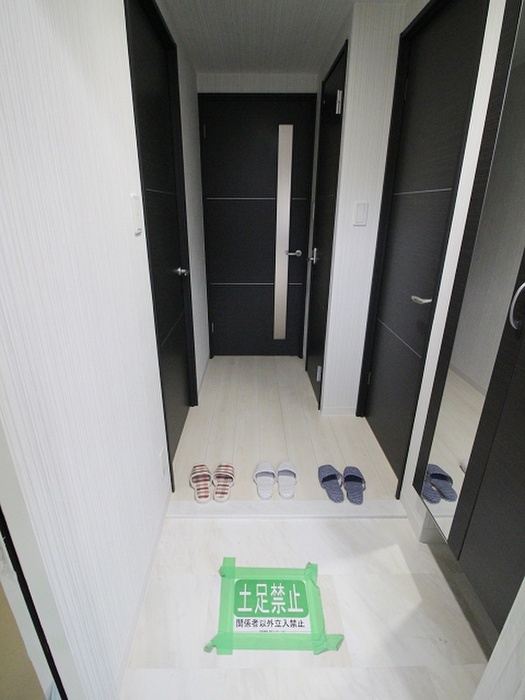 玄関　※写真は同型タイプ、現況優先。