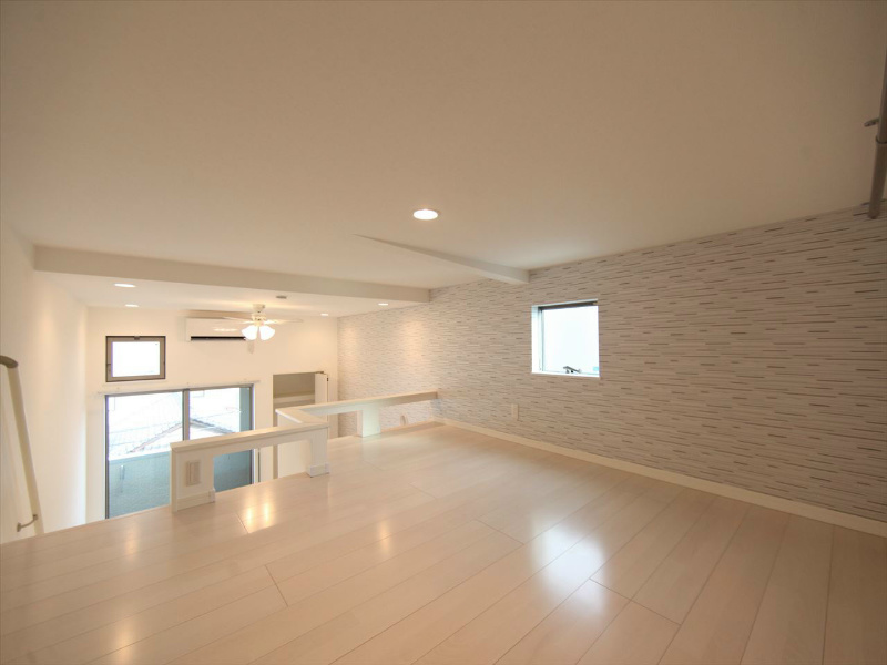 その他部屋・スペース　上階ロフト6.2帖（収納してもお部屋としても使えます）