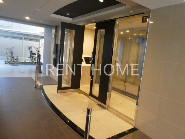 エントランス　オートロック完備