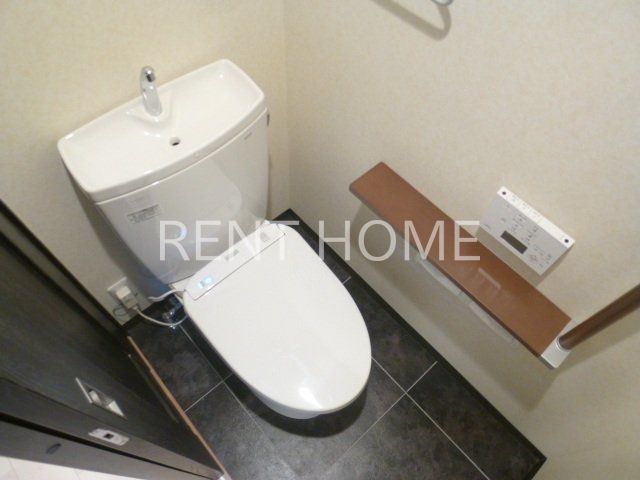 トイレ　ウォシュレット付き