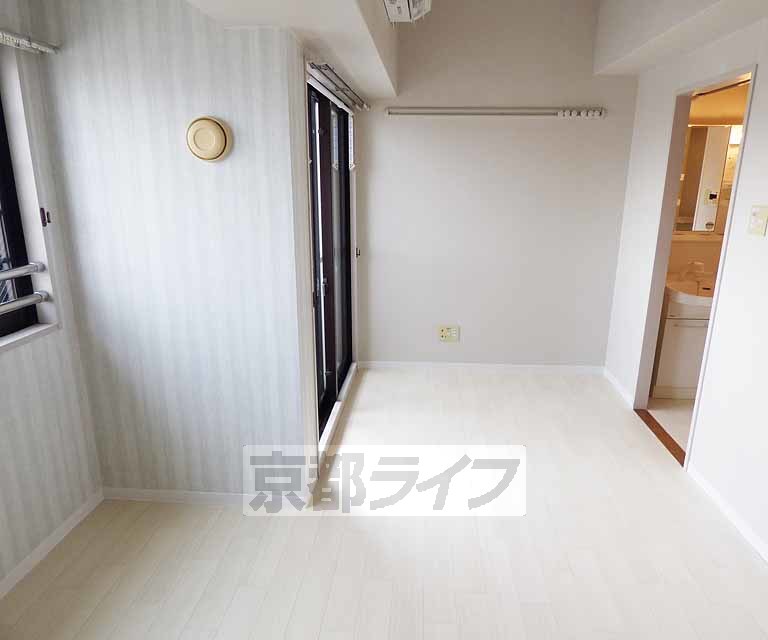 居室・リビング　清潔感のあるお部屋です