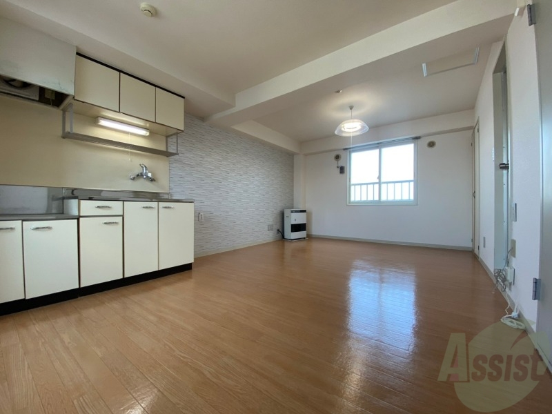 居室・リビング　陽の光が差し込む明るいお部屋は気持がいいですね～