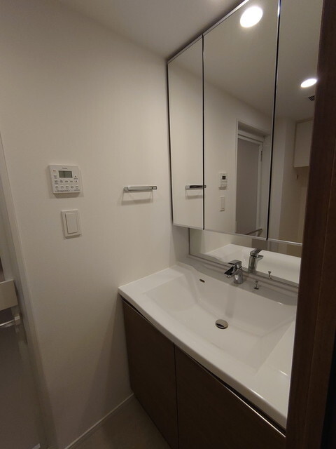 洗面設備　※写真は同タイプ住戸です。
