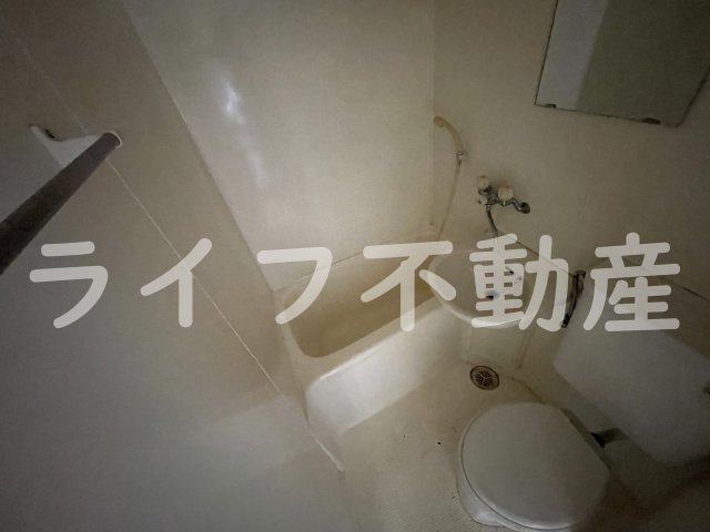 バス・シャワールーム　コンパクトで使いやすいお風呂です