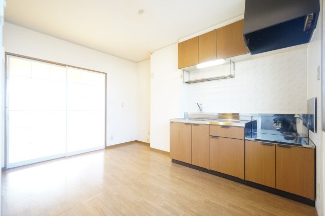 居室・リビング　※同物件・反転タイプの写真です。