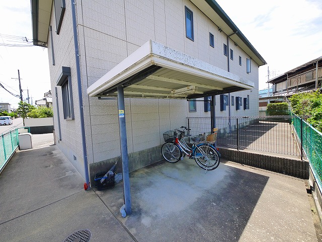 その他共有部分　屋根付き駐輪場スペース完備です