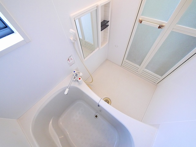 バス・シャワールーム　落ち着いた空間のお風呂です