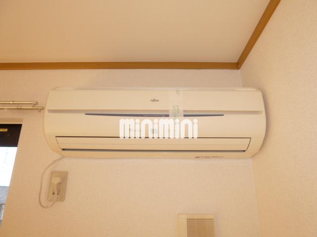 その他設備　リビングのエアコンです。