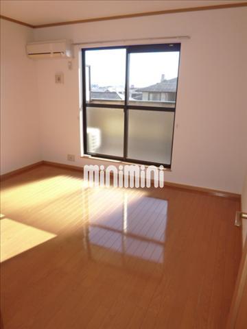 眺望　南に窓がある７帖の洋間です。