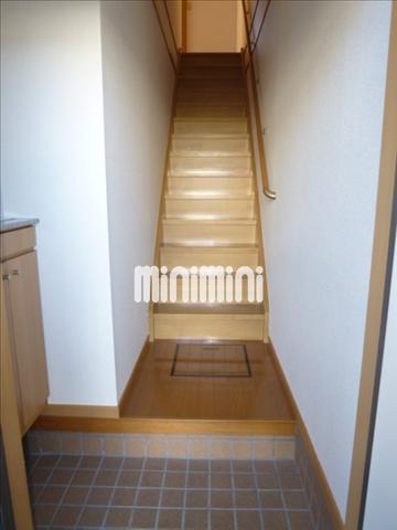 玄関　下駄箱完備の玄関です。