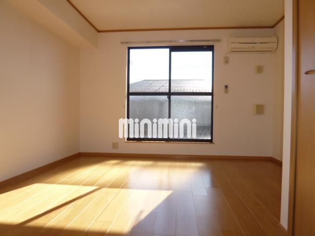 その他部屋・スペース　南に窓があるリビングです。