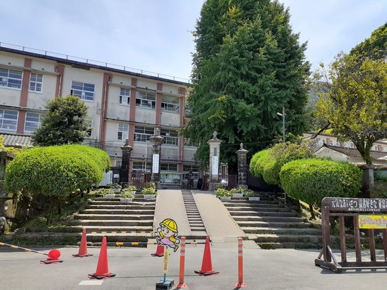 小学校　重富小学校（小学校）まで950m