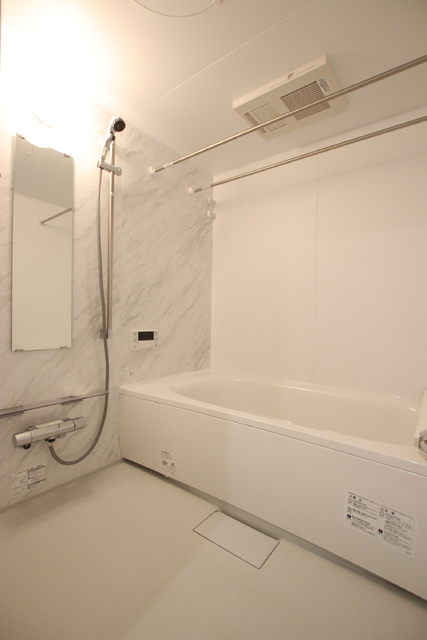 バス・シャワールーム　浴室乾燥つきバスルーム♪