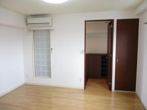 居室・リビング　室内