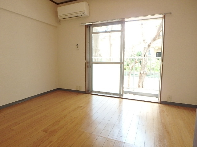 その他部屋・スペース　※別室参考写真　☆エアコン付明るい洋室６帖♪