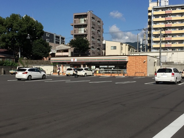 コンビニ　セブンイレブン小倉北方小学校前店（コンビニ）まで500m