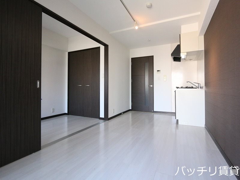居室・リビング　画像は同型イメージの為、現況を優先いたします。